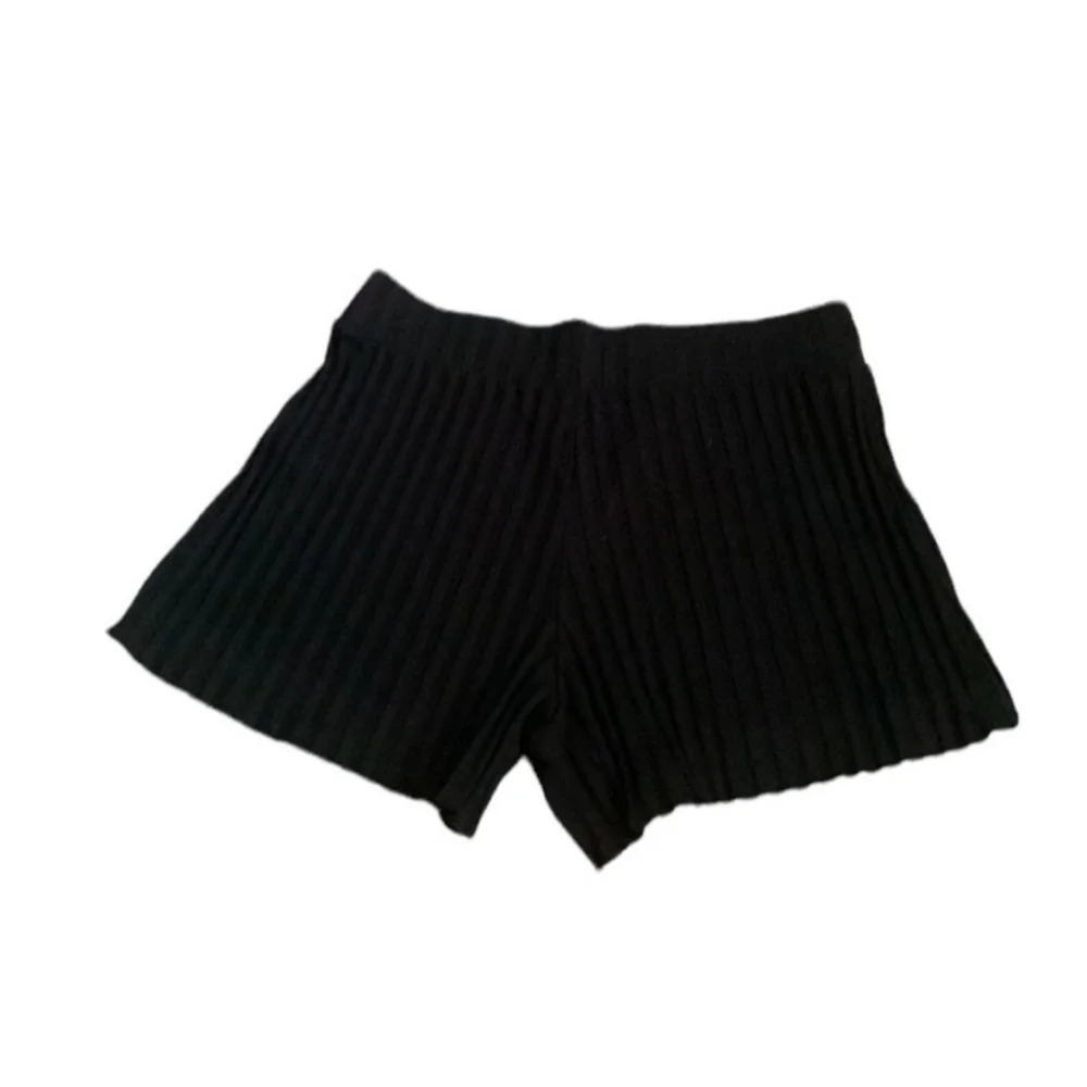 SHORTS - Picture 1 of 5